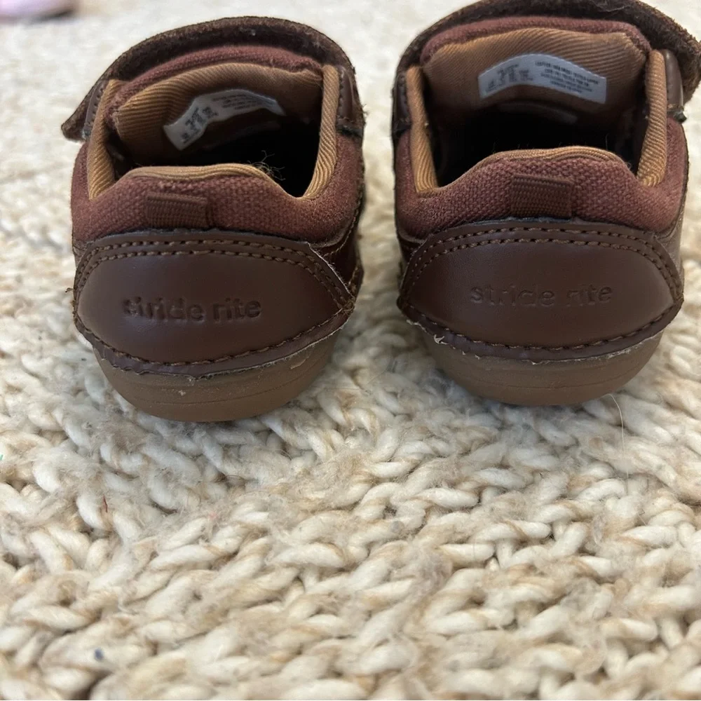 EUC stride rite Brown baby walker shoes size 4